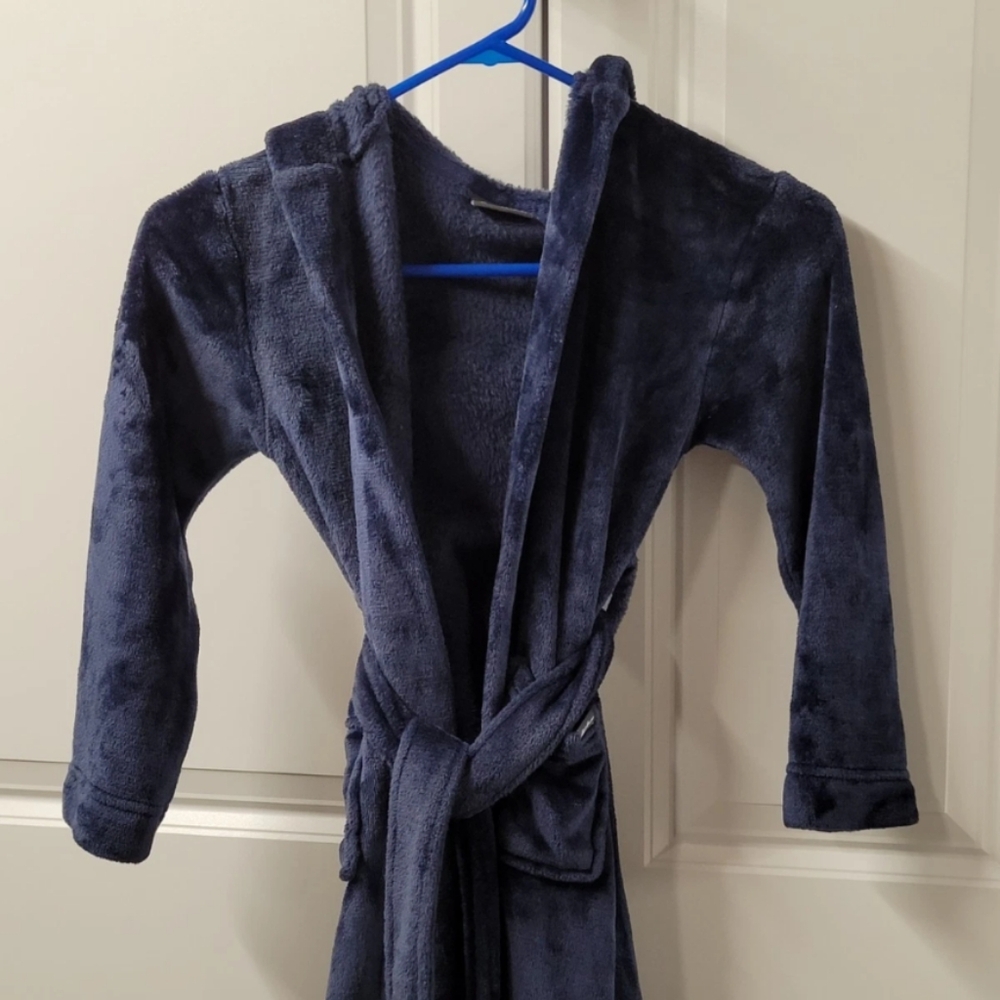 Eddie Bauer Robe Boys Size: XS 5-6 Adorable With Belt Kids